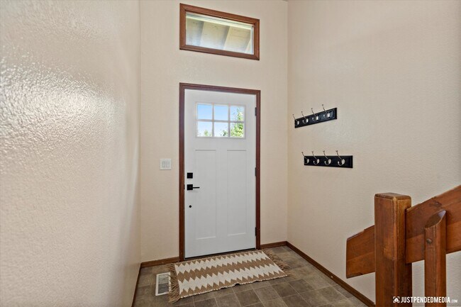 Building Photo - Modern Southside Duplex
