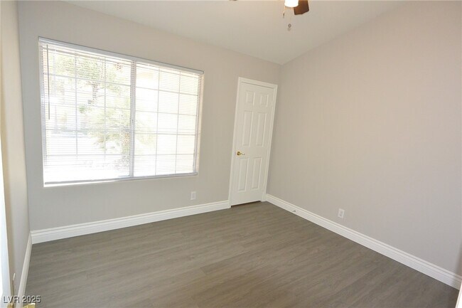 Foto del edificio - 4913 Forest Oaks Dr