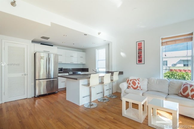 Building Photo - 802  Euclid Ave  302 Miami Beach FL 33139