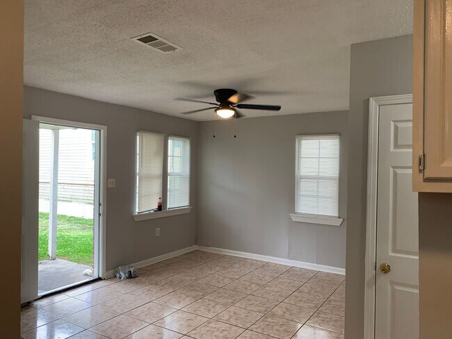 Building Photo - Single Family Home Ready for Occupancy wit...