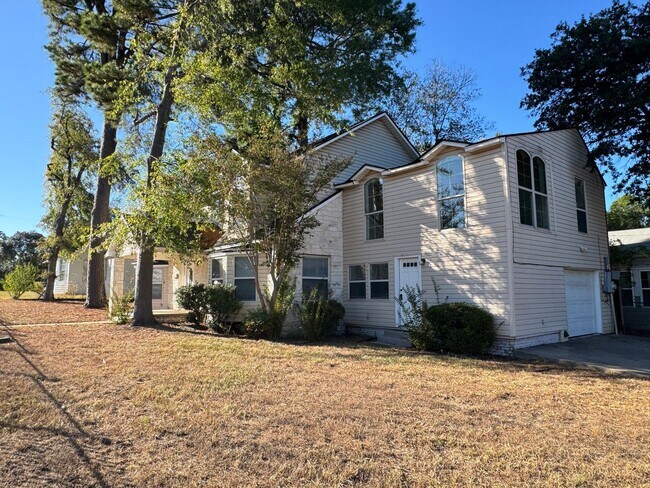 Foto del edificio - 627 W 2nd St