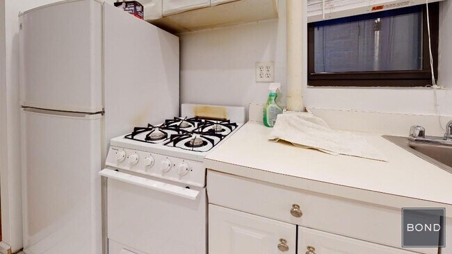 Foto del edificio - 322 E 89th St