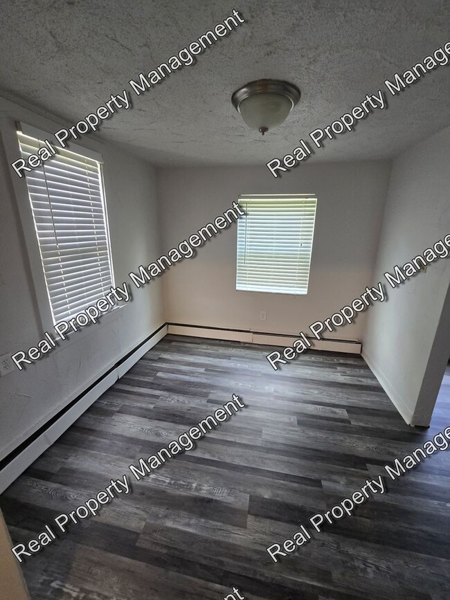 Building Photo - Two Bedroom Ranch