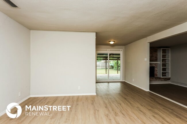 Foto del edificio - 1838 Burning Tree Ln