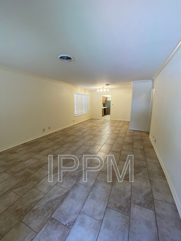Foto del edificio - 1710 Palm Valley Dr W
