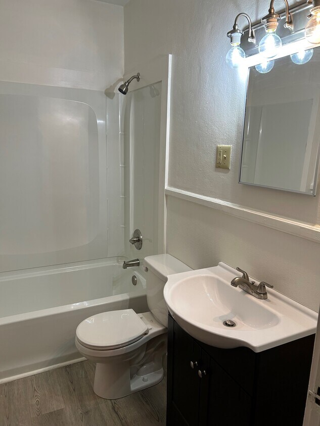 Bathroom - 115 Chester St