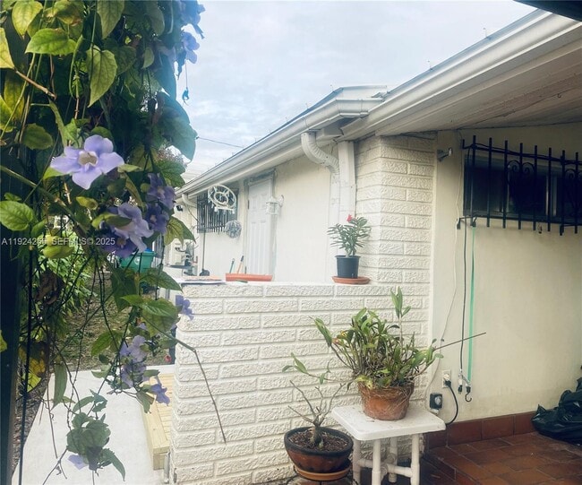 Building Photo - 6831 SW 2nd St