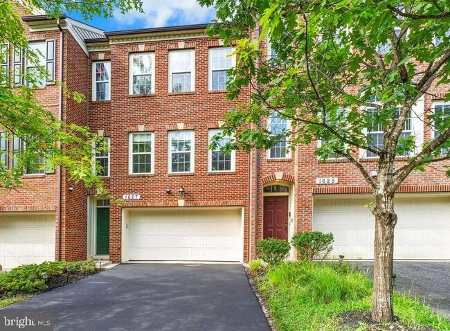 Building Photo - 1627 Whitehall Dr