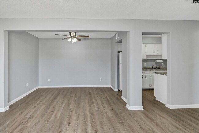 Foto del edificio - 331 W Main St