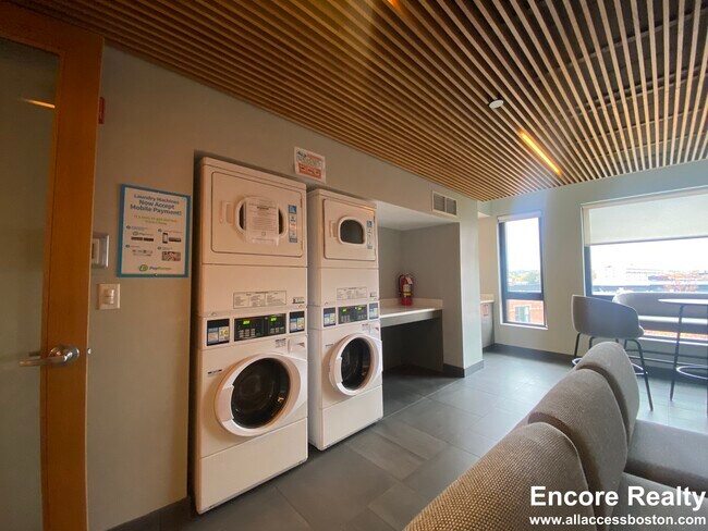 Foto del edificio - 150 Camden St