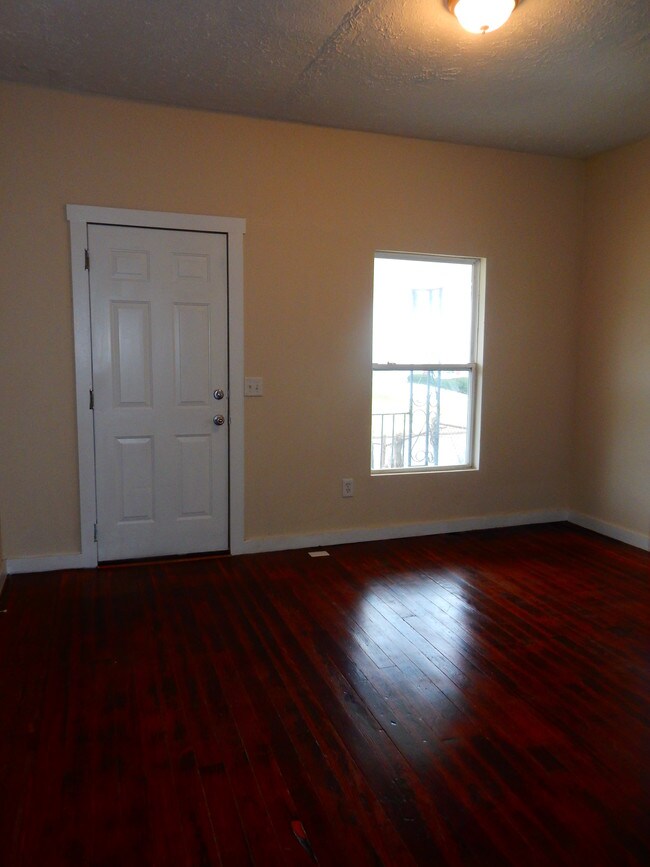 Foto del edificio - 2909 E 1st St