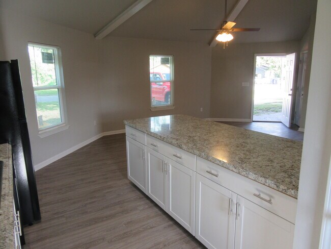 Foto del edificio - 1302 Grace Ave