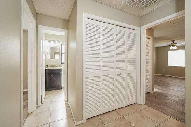 Building Photo - 1448 Marigold Dr