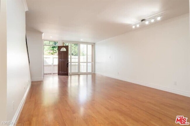 Building Photo - 5215 Sepulveda Blvd