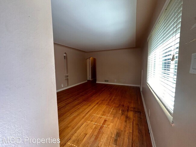 Building Photo - 2 br, 1 bath House - 3141 W. 21st Avenue