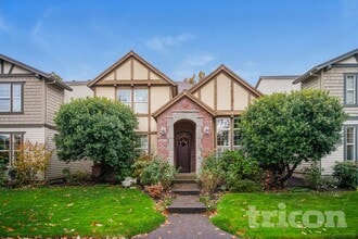 Building Photo - 29261 SW Charlotte Ln