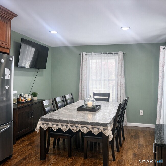 Foto del edificio - 587 Brooks St