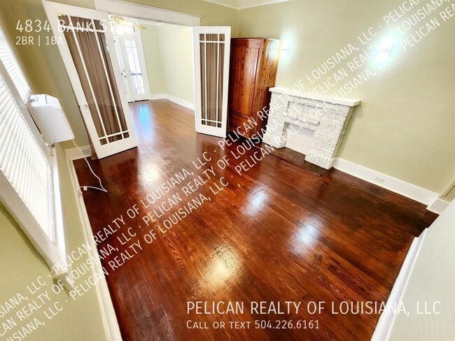 Foto del edificio - 4834 Banks St
