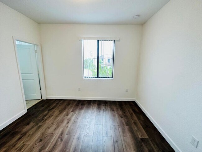 Foto del edificio - 346 NE 208th Terrace