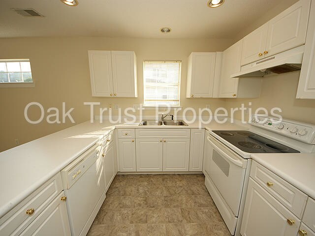 Foto del edificio - 9243 Ayscough Rd