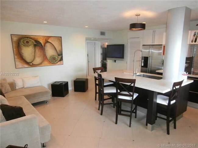 Foto del edificio - 1815 N Surf Rd
