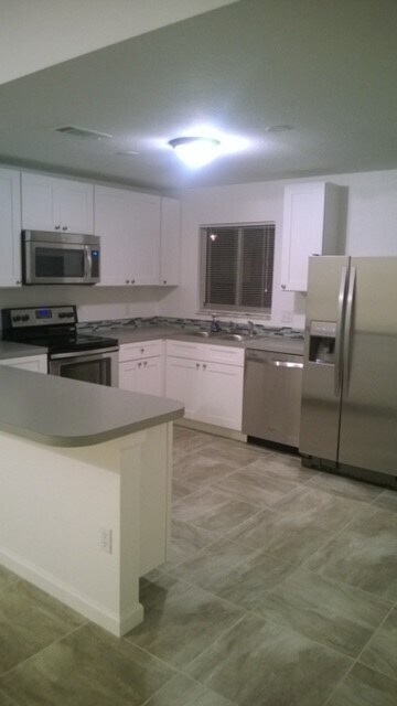 Primary Photo - 5425 Stratfield Dr