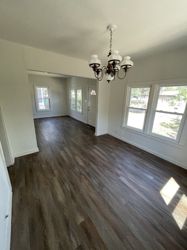 Foto del edificio - 3618 W Travis St