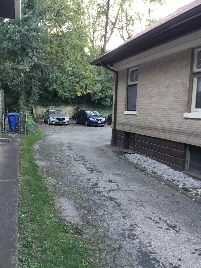 Foto del edificio - 815 E Mitchell Ave