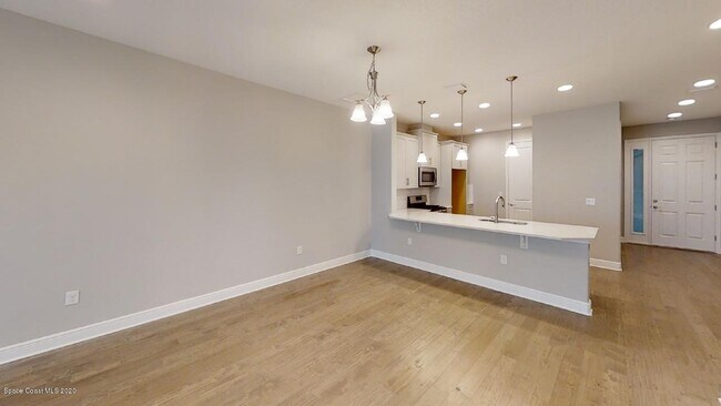 Foto del edificio - 8273 Loren Cove Dr