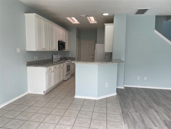 Foto del edificio - 9022 Elm Drake Ln