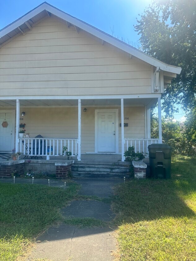 Foto principal - 206 N G St