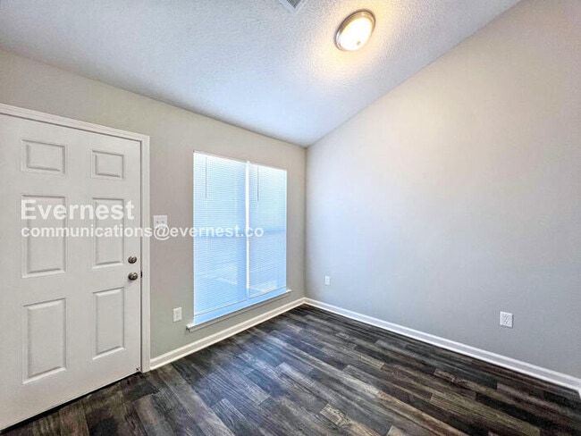 Foto del edificio - 5637 Kaitlyn Dr W