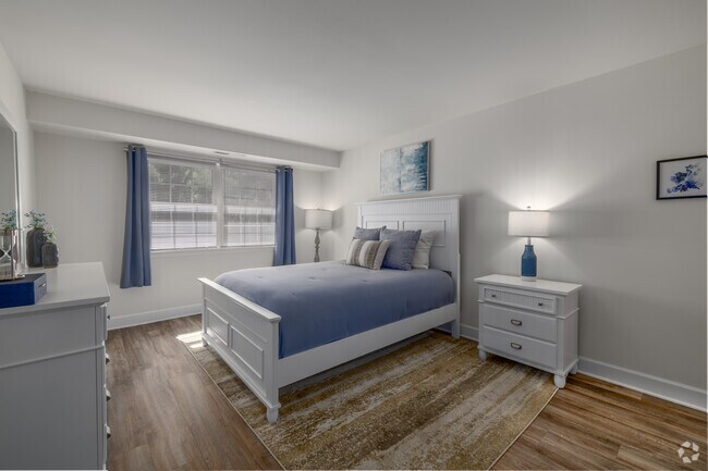 Modelo de 2 habitaciones y 2 baños - 798 pies cuadrados - Dormitorio principal - Village of Pine Run Apartments & Townhomes*
