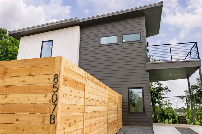 Foto del edificio - 8507 Hathaway Dr