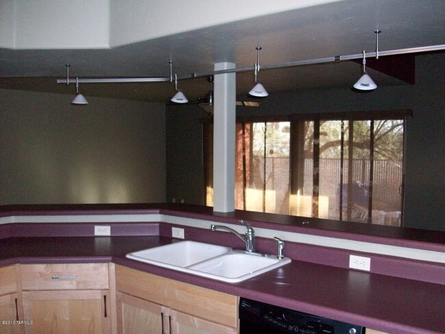 Building Photo - 1317 E Hedrick Dr