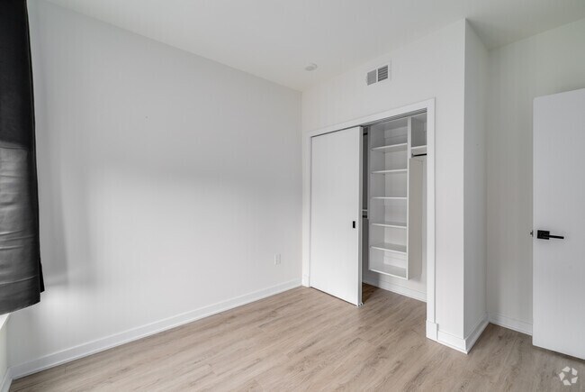 1 habitación, 1 baño - 755 pies cuadrados - Dormitorio - Freedom Lofts
