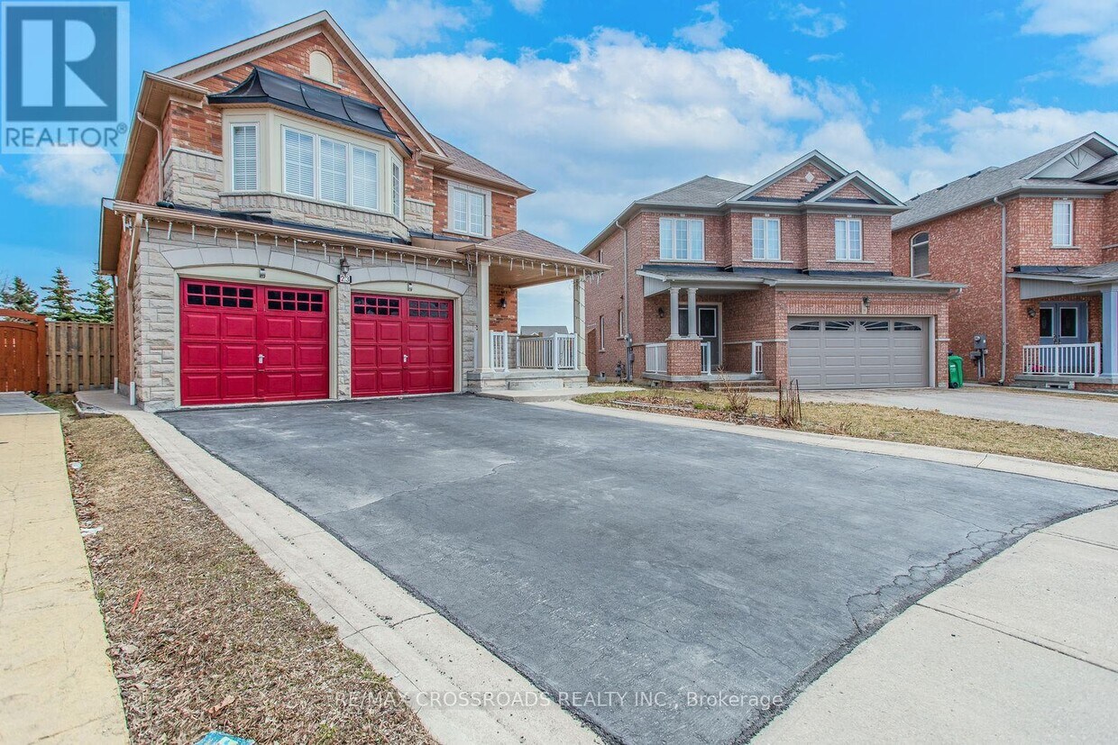 Photo principale - 23 River Heights Dr