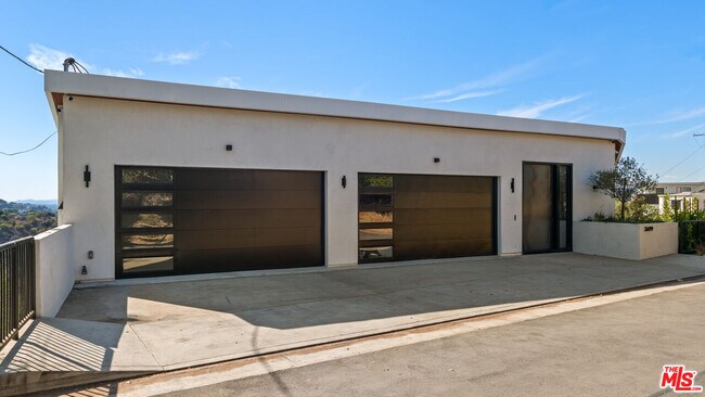 Foto del edificio - 3699 Alta Mesa Dr