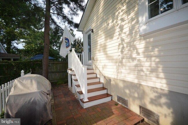 Building Photo - 101 Willows Ave