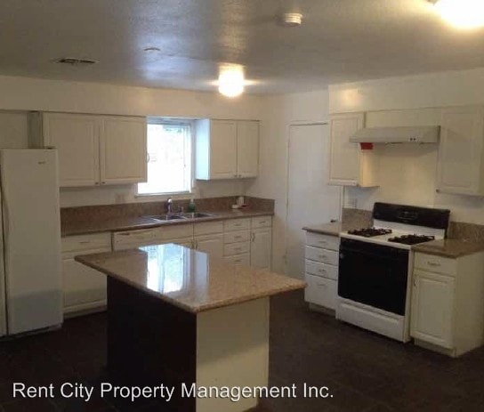 Building Photo - 7928 Grandstaff Dr