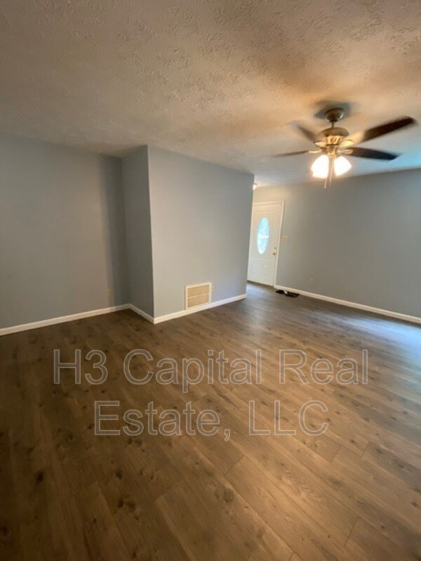 Foto del edificio - 452 Meadow Dr
