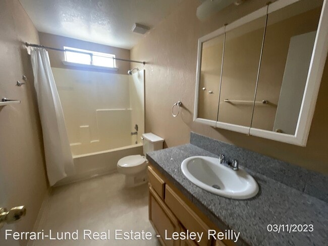 Building Photo - 3 br, 2 bath House - 1770 W 12 St