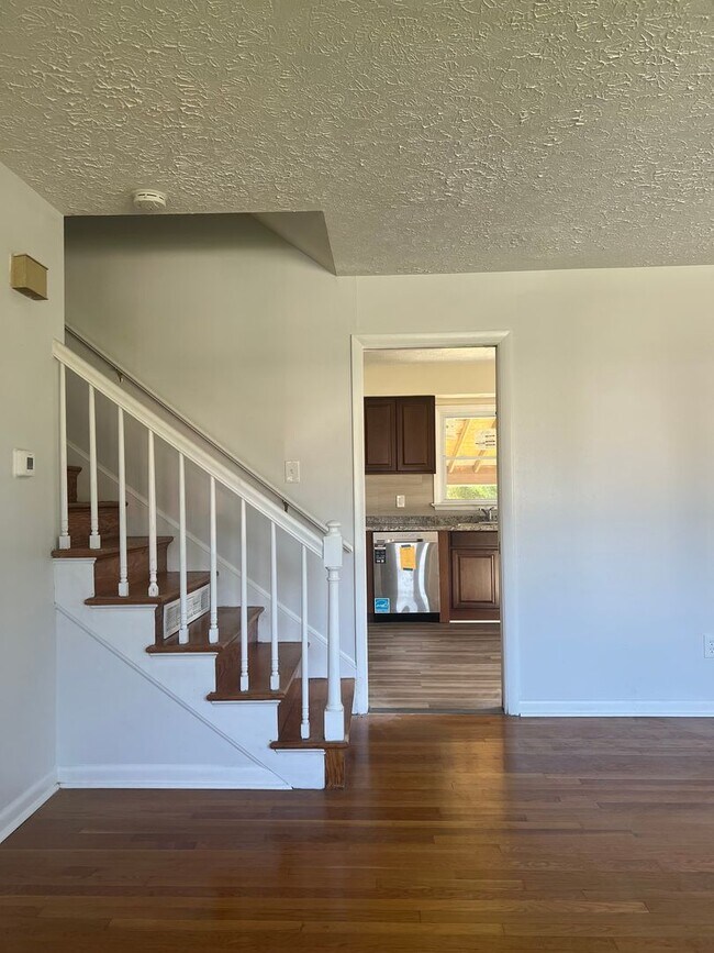 Foto del edificio - 606 Gary Ln