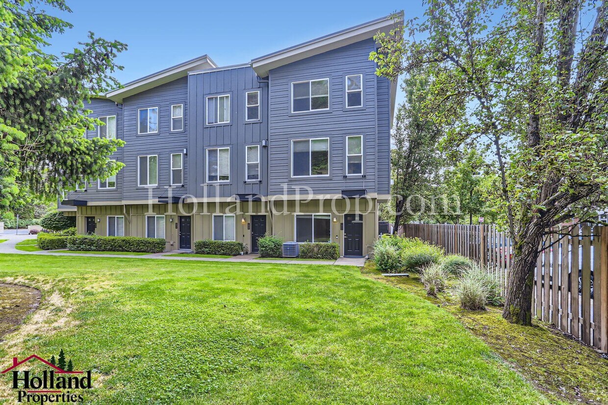 Primary Photo - Move-In Ready Beaverton Gem with Attached ...