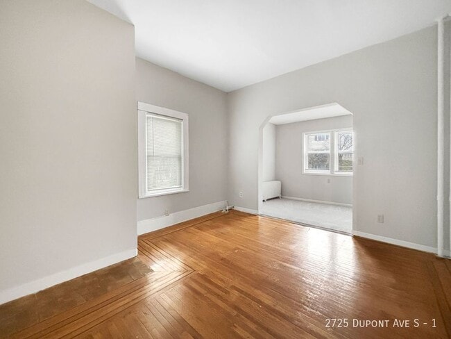 Foto del edificio - 2725 Dupont Ave S