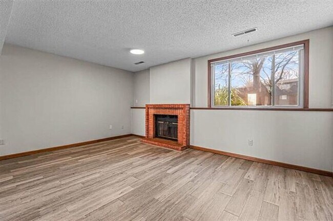 Foto del edificio - $1,250 | 2 Bedroom, 1 Bathroom Condo | No Pets | Available for Immediate Move In!