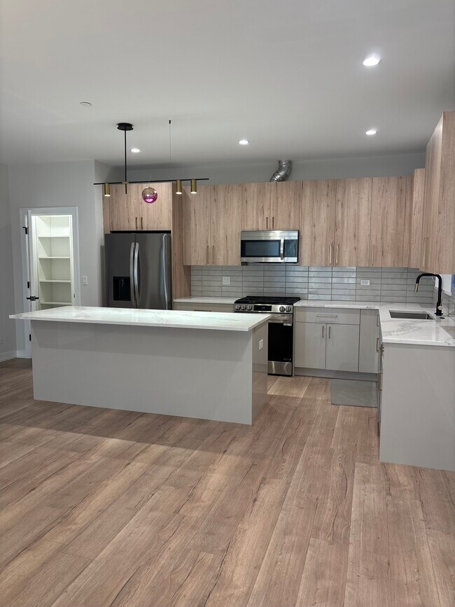 Foto del edificio - 6853 W Belmont Ave