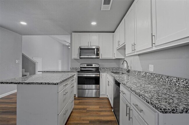 Foto del edificio - 4933 Lyndon Dr