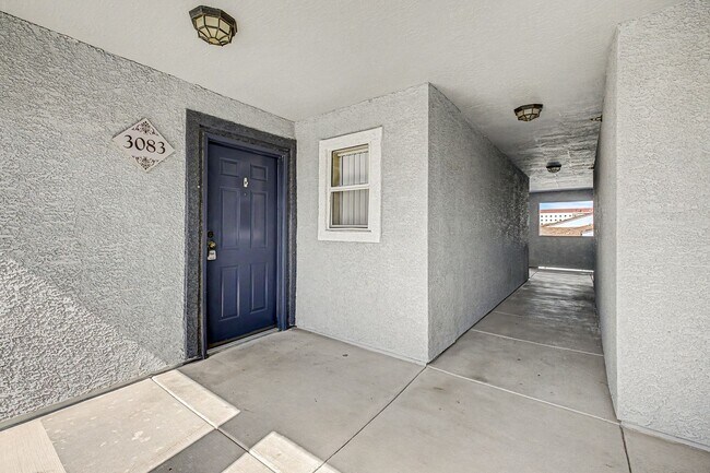 Foto del edificio - One bedroom condo with detached garage!