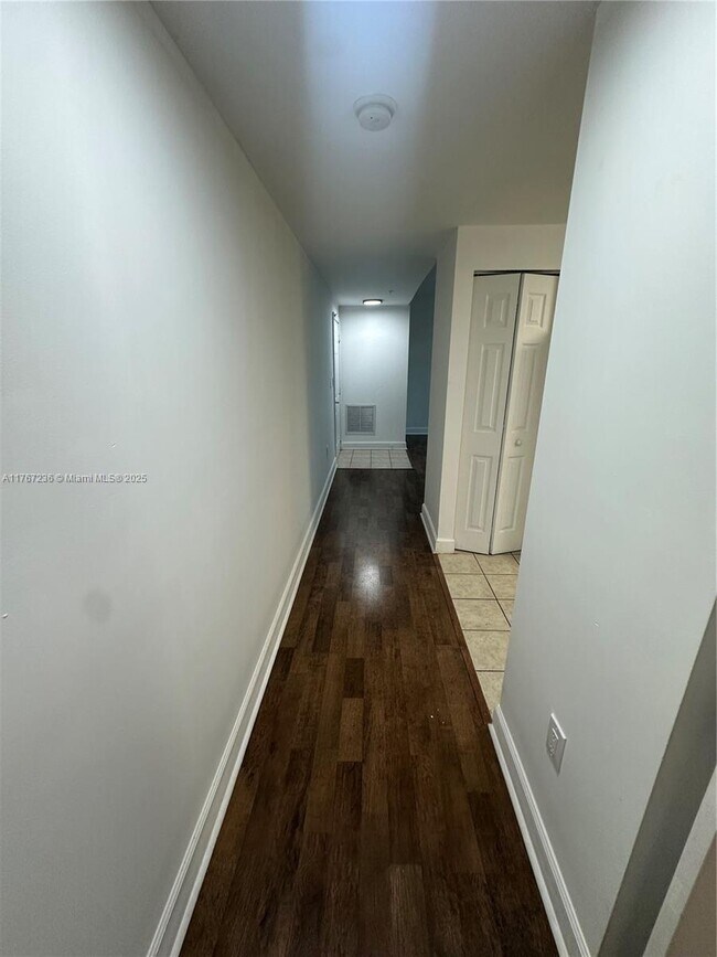 Foto del edificio - 50 Menores Ave